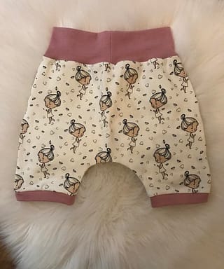 Pumphose kurz aus Zauberstoff Rückseite